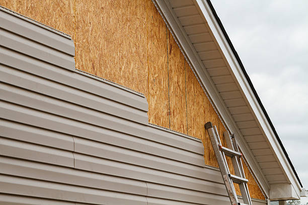 Professional Siding Installation technician working in Williamstown, NJ